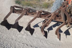 Aratro 5 Vomeri a Molle