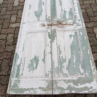 Antico portoncino d epoca. S