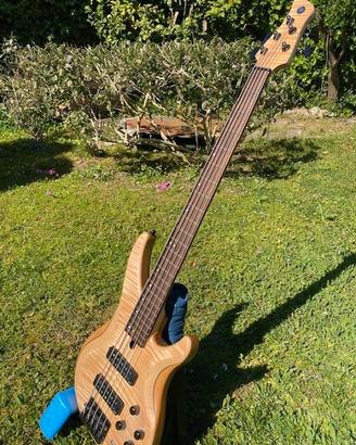 Basso Yamaha TRBX 605 FN