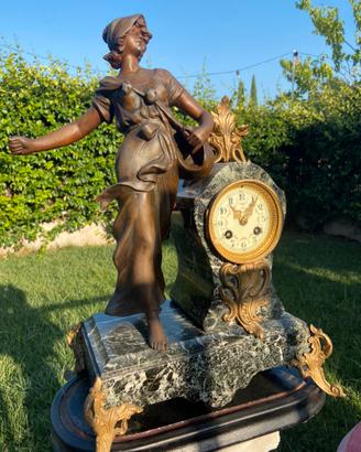 Orologio antico da tavolo in marmo verde