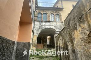 TRILOCALE IN VICOLO CARUSO