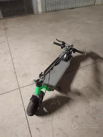 Monopattino elettrico Argento