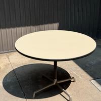 Tavolo Herman Miller