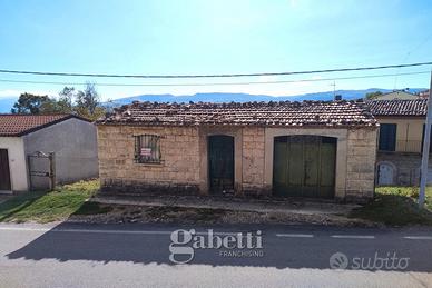 Casa indipendente con spazio esterno