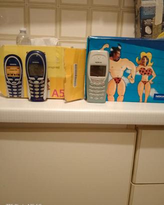 2 cellulari primi anni 2000 non funzionanti