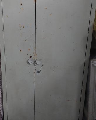 Oggetti vari per svuotamento cantina