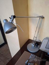 Lampada da scrivania in metallo