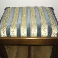 Sgabello in legno per scrittoio