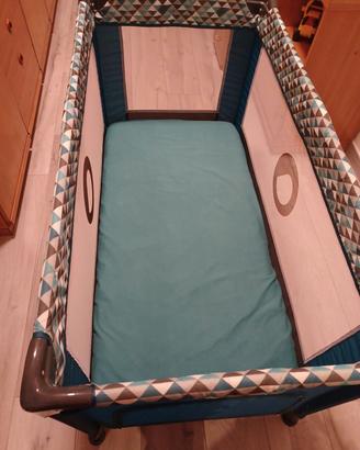 lettino da campeggio e materasso