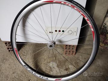 ruota alluminio con copertone Fulcrum  anteriore