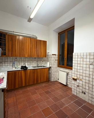 Cucina angolare 2,2 metri per 2,85 metri