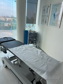 Ambulatorio in uso completo di lettino e servizi