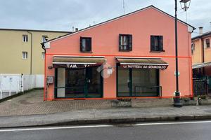 NEGOZIO A PIOVE DI SACCO