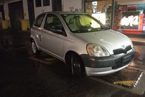 TOYOTA Yaris - 2000