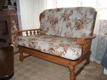 Set divano due posti e due poltrone in pino.Nuovi