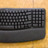 Logitech Tastiera Wave Keys + Mouse M650 L