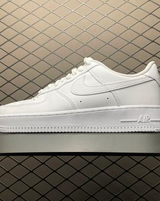 Nike Air Force 1 07 Low-Top Sneakers, Bianco37.5