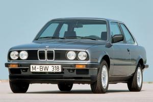 BMW serie E30 ricambi usati 318i originali