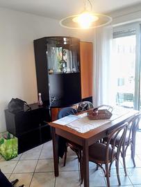 mobile sala con tavolo e 4 sedie