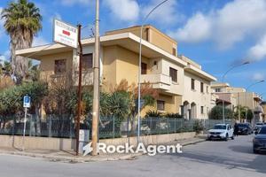 Villa di 620 m² con più di 5 locali e box auto a M