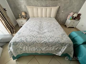 Copriletto intagliato a MANO!