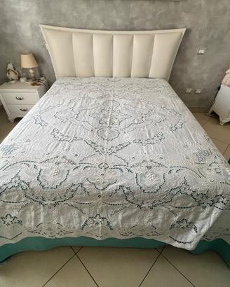 Copriletto intagliato a MANO!