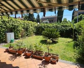 BILOCALE fonte nuova roma villetta con 2 giardini