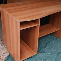 Scrivania per pc completa di sedia