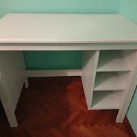 Scrivania e sedia Ikea 