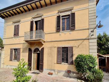 Villa di 325 m² con più di 5 locali e box auto dop