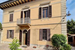 Villa di 325 m² con più di 5 locali e box auto dop