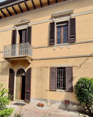 Villa di 325 m² con più di 5 locali e box auto dop
