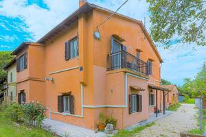 Rustico / Casale di 436 m² con più di 5 locali e b