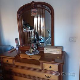 Mobile specchio e cassetti