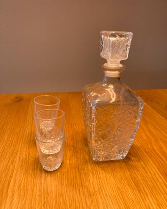 Bottiglia liquore con 4 bicchierini