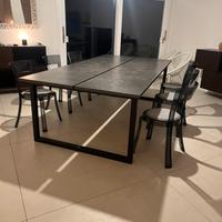 Tavolo da pranzo con sedie