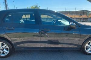 GOLF 8 DSG 2,0 DIESEL 115 CV STRAFULL NAVI LEGA TE