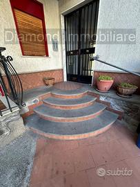 Appartamento ascensorato con garage ad Acireale