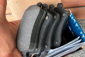 Pastiglie freno anteriori Bosch - renault dacia ..