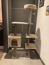 Torre tira graffi gatti