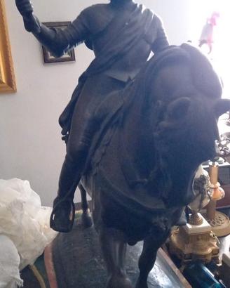 statua in bronzo
