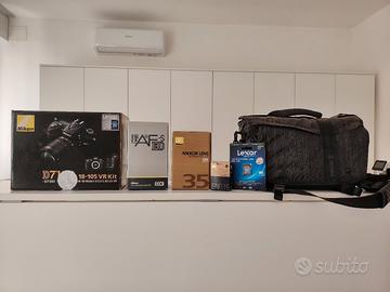 macchina fotografica ed accessori