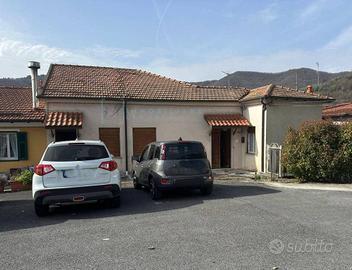 Rustico / Casale di 110 m² con più di 5 locali a C
