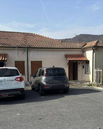 Rustico / Casale di 110 m² con più di 5 locali a C