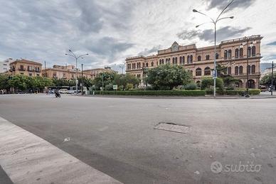 Trilocale da ristruttur. pressi via roma - maqueda