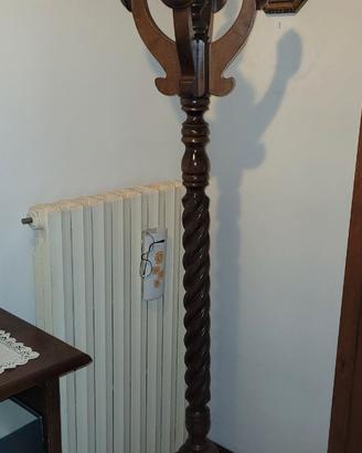 Appendiabiti da terra vintage in legno con fusto