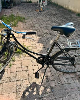 City bike con cestino e portapacchi