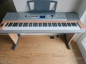 Pianoforte DIGITALE YAMAHA DGX 630 Portable grand