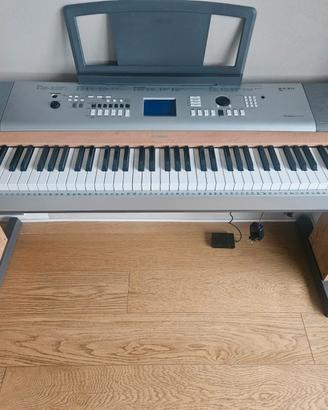 Pianoforte DIGITALE YAMAHA DGX 630 Portable grand