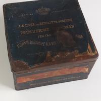 scatola biscotti in latta